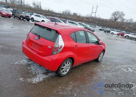 2013 Toyota Prius C Three from USA, damaged, VIN JTDKDTB37D1548292